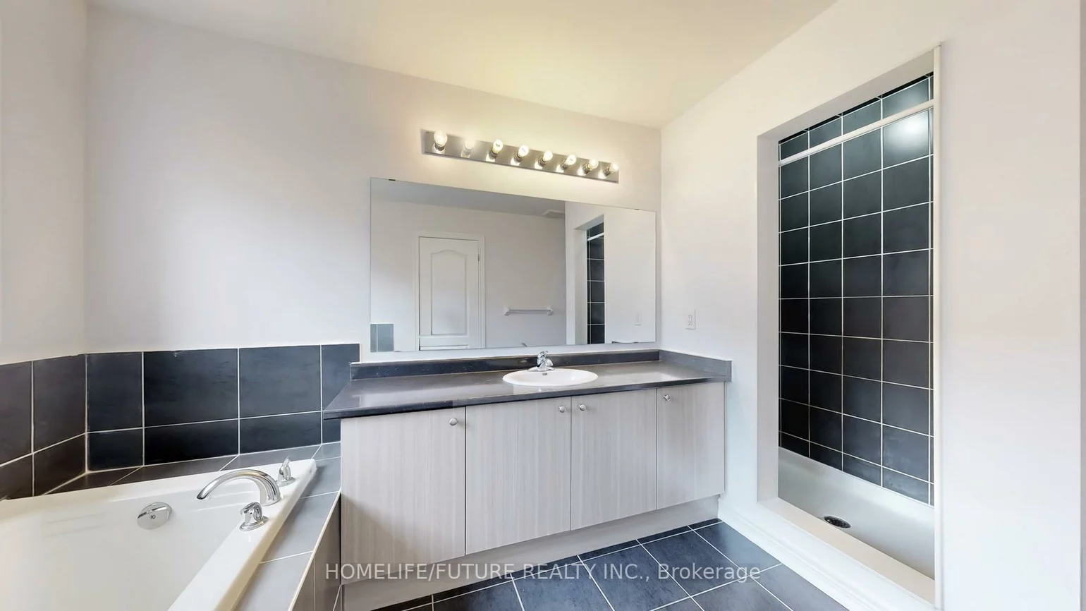 24, Riding Mountain, Jefferson, Richmond Hill