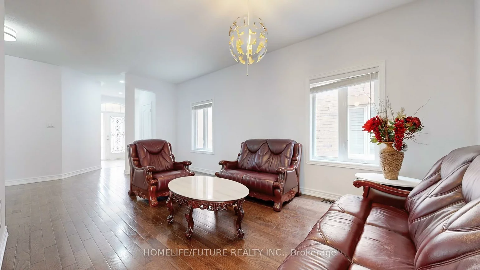 24, Riding Mountain, Jefferson, Richmond Hill