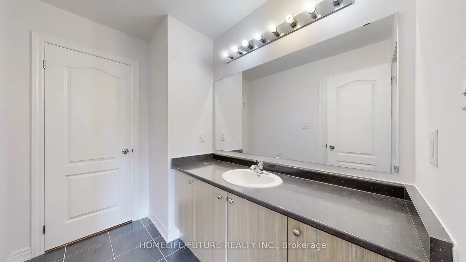 24, Riding Mountain, Jefferson, Richmond Hill