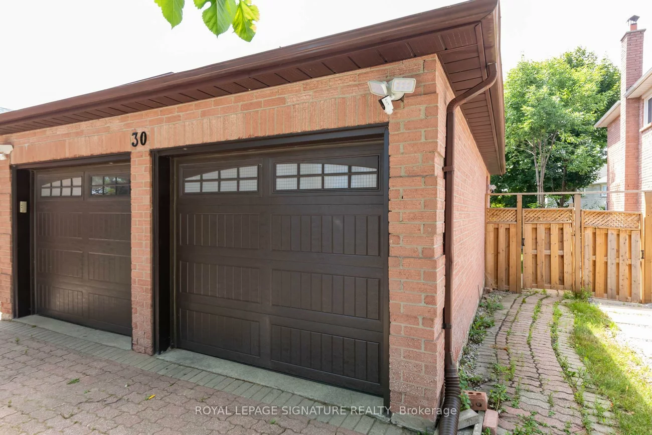 30, Larratt, Westbrook, Richmond Hill