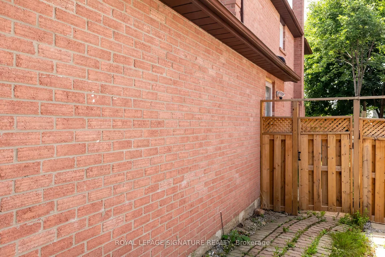 30, Larratt, Westbrook, Richmond Hill
