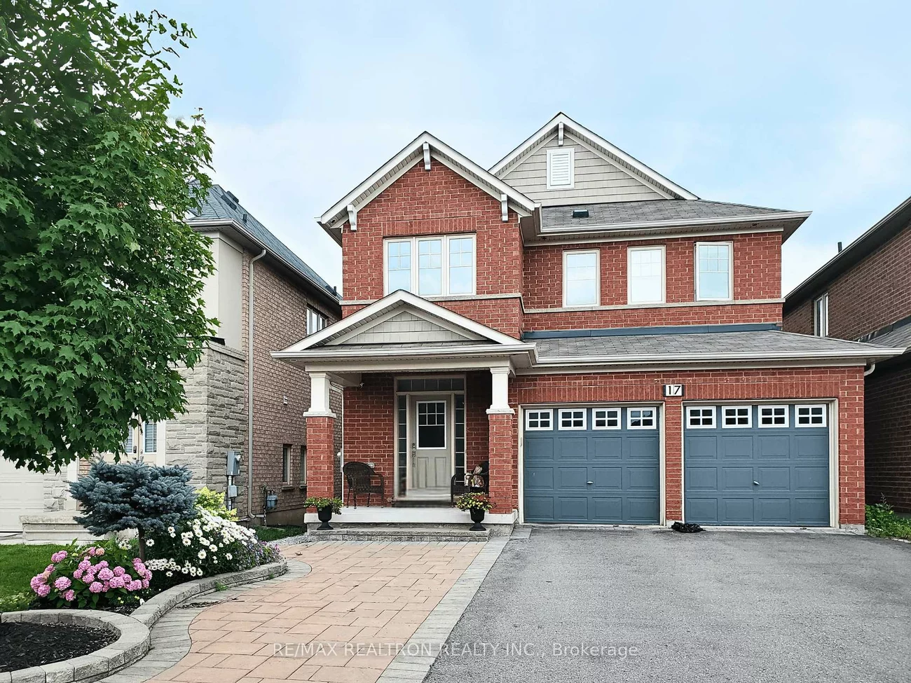 17, Mansard, Jefferson, Richmond Hill