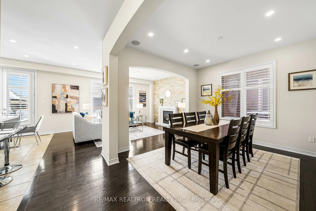 17, Mansard, Jefferson, Richmond Hill