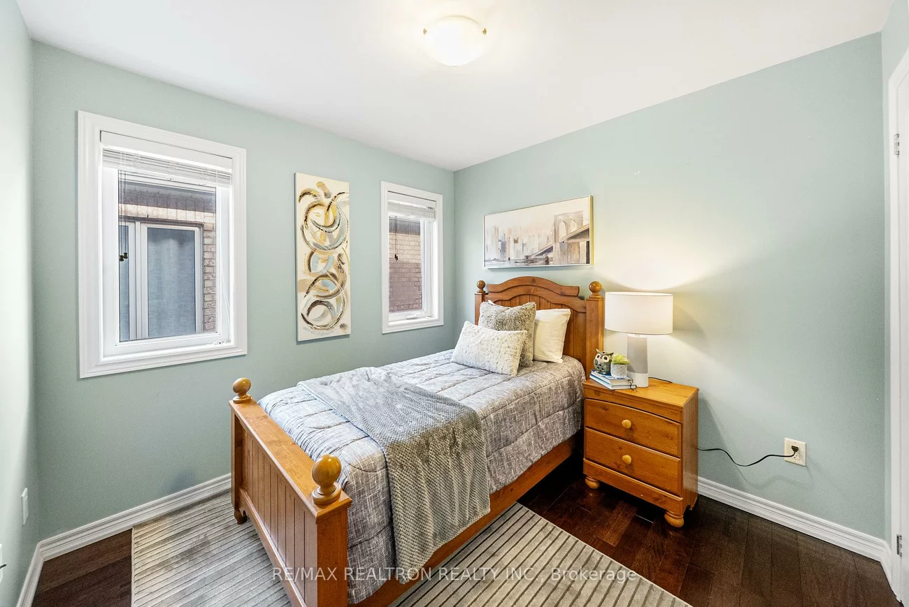 17, Mansard, Jefferson, Richmond Hill