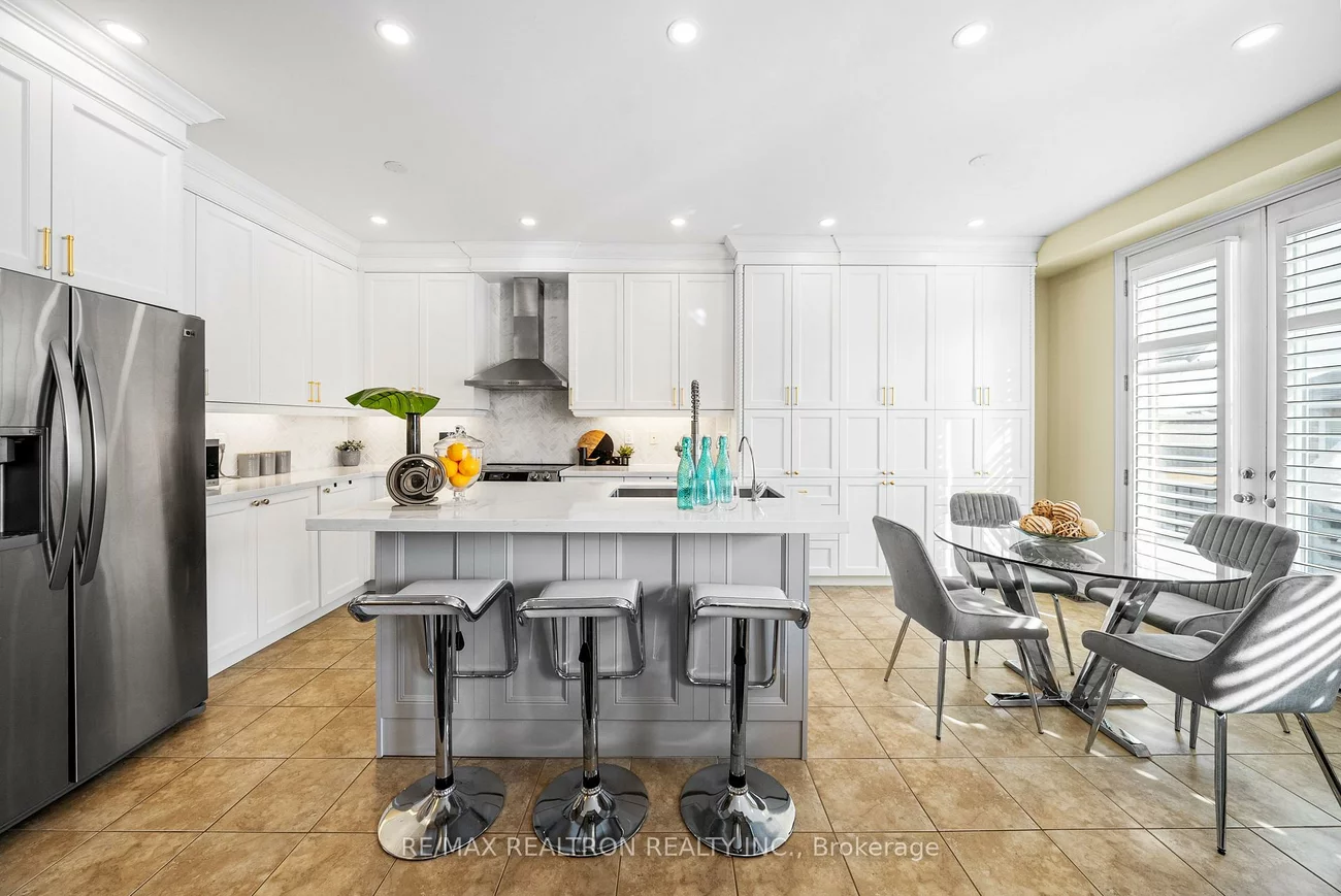 17, Mansard, Jefferson, Richmond Hill