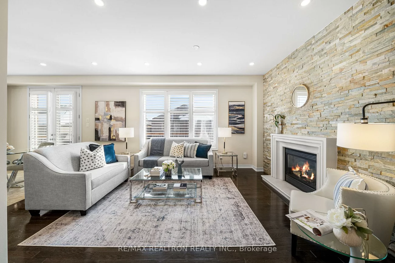 17, Mansard, Jefferson, Richmond Hill