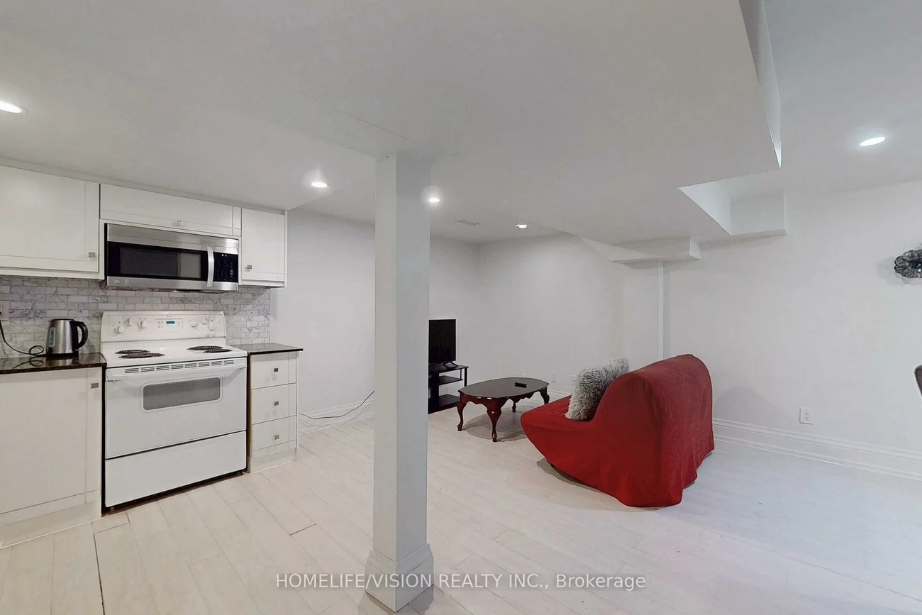 210, Castle Rock, North Richvale, Richmond Hill