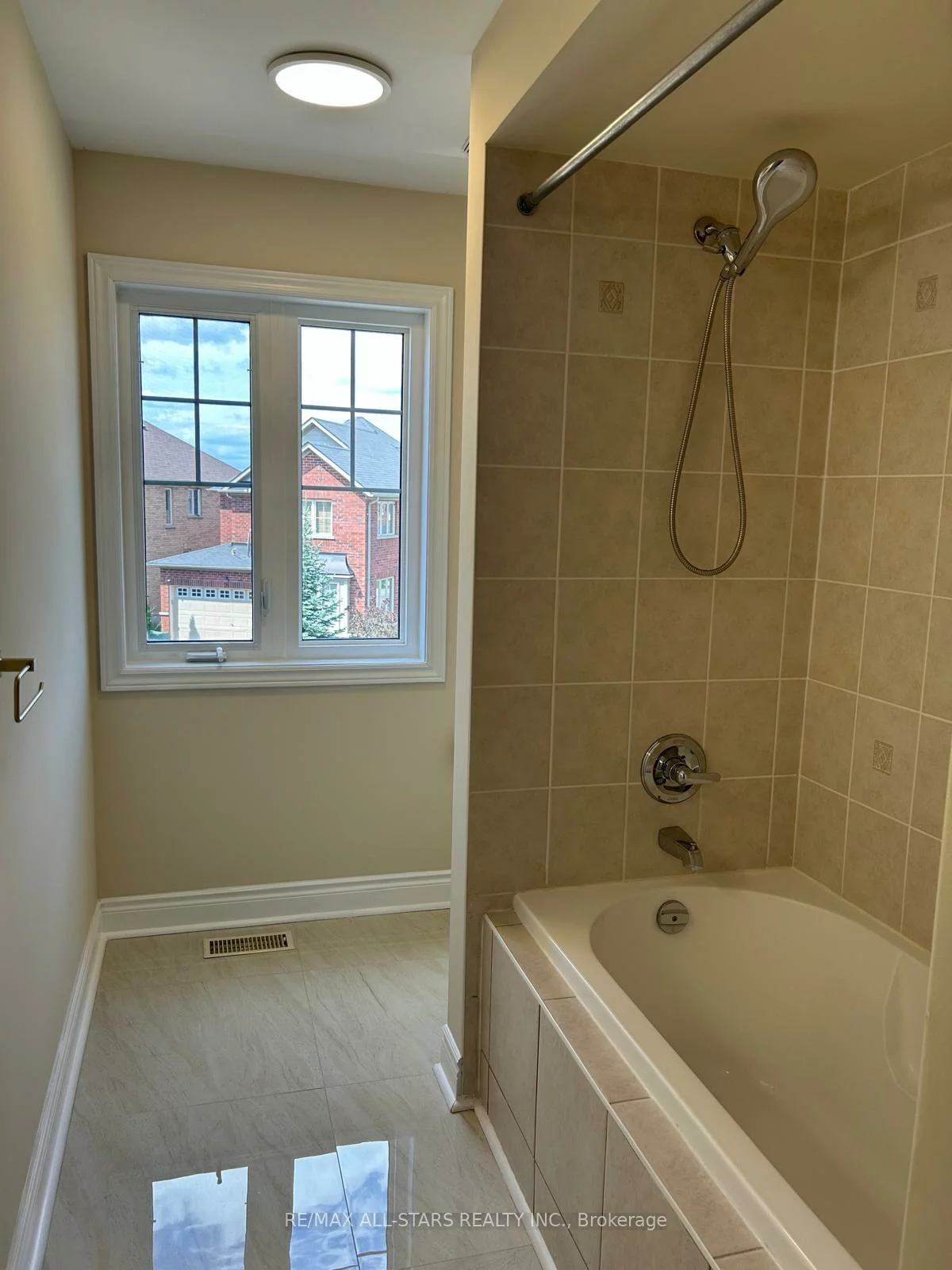 27, Overhold, Jefferson, Richmond Hill