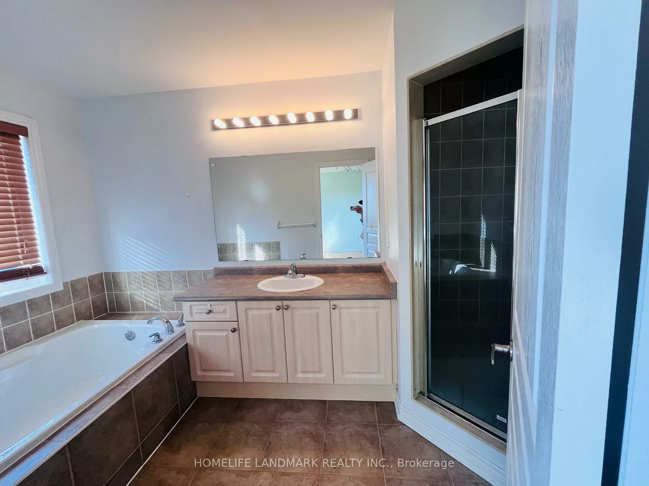 27, Thistle, Jefferson, Richmond Hill