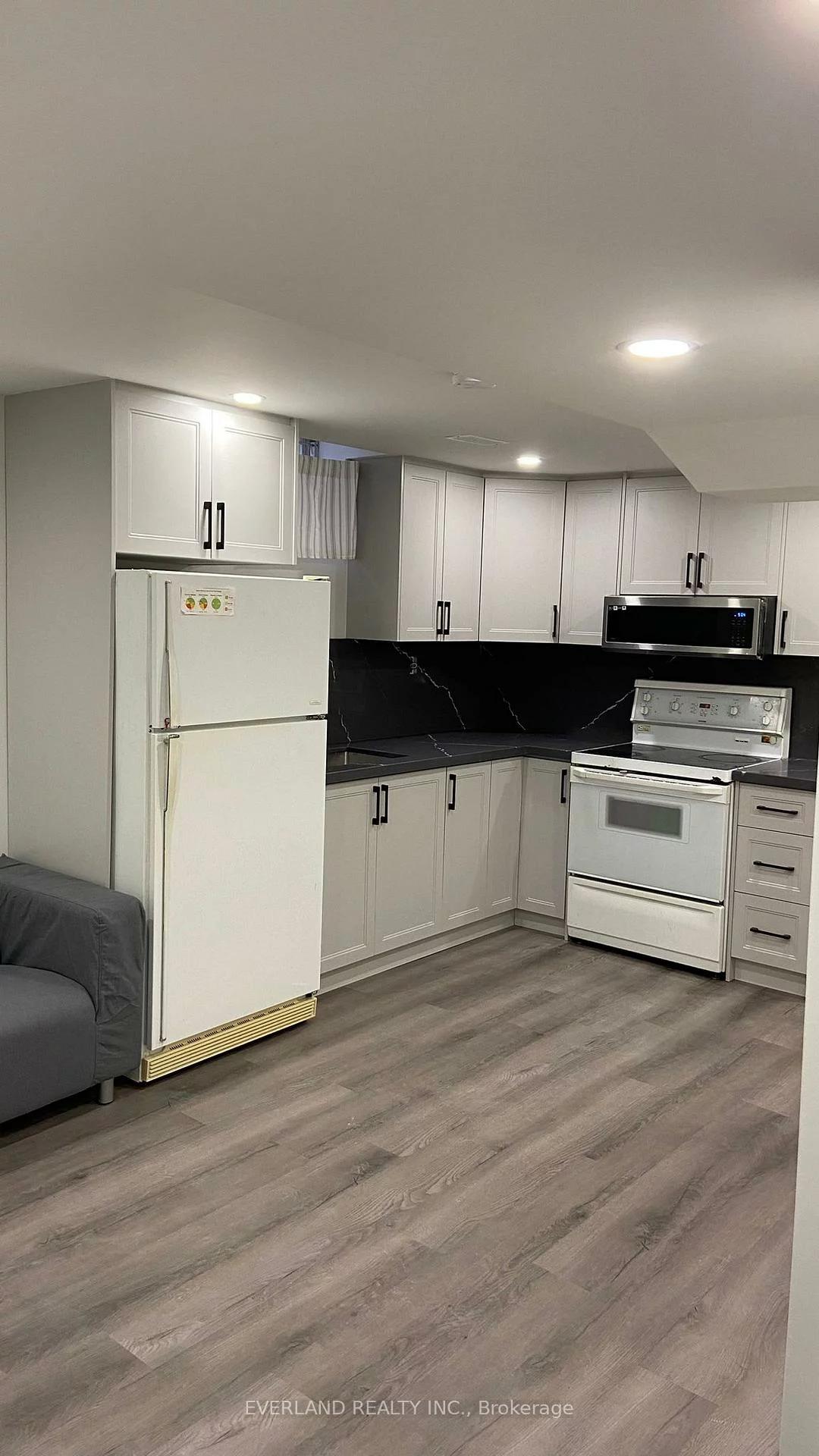 10, Damian, Bayview Hill, Richmond Hill