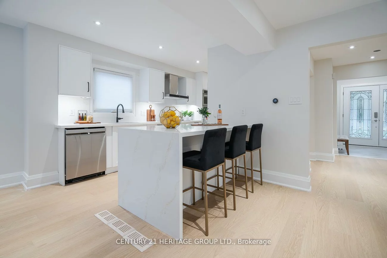 23, Merrylyn, North Richvale, Richmond Hill