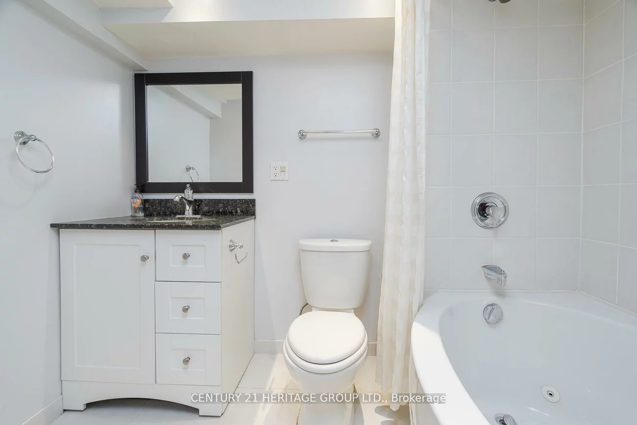 23, Merrylyn, North Richvale, Richmond Hill