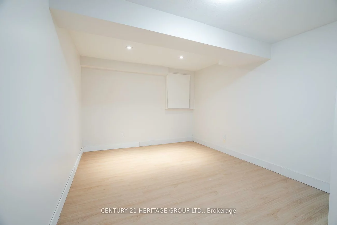 23, Merrylyn, North Richvale, Richmond Hill