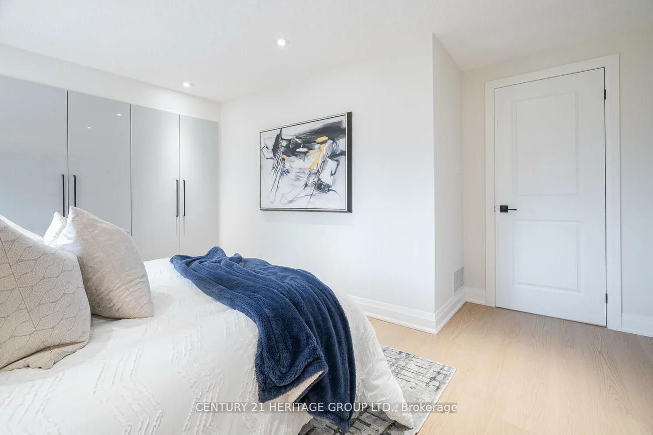 23, Merrylyn, North Richvale, Richmond Hill