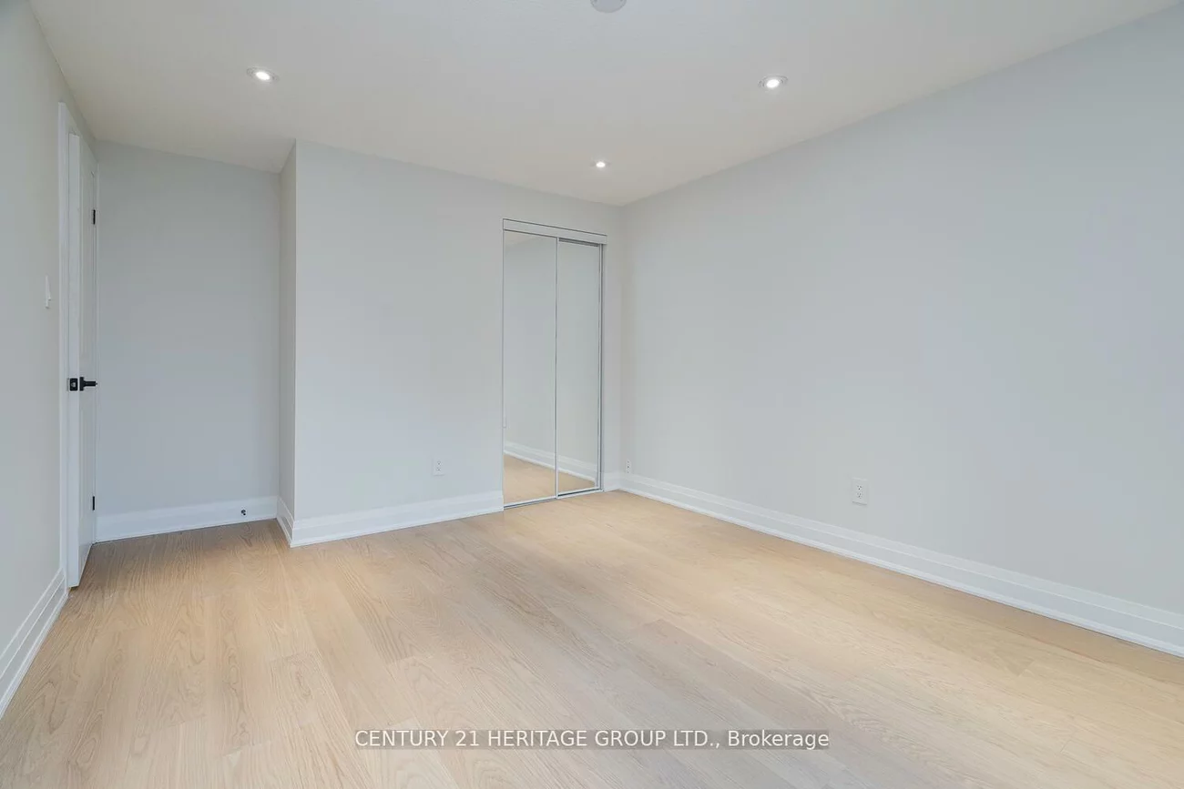 23, Merrylyn, North Richvale, Richmond Hill