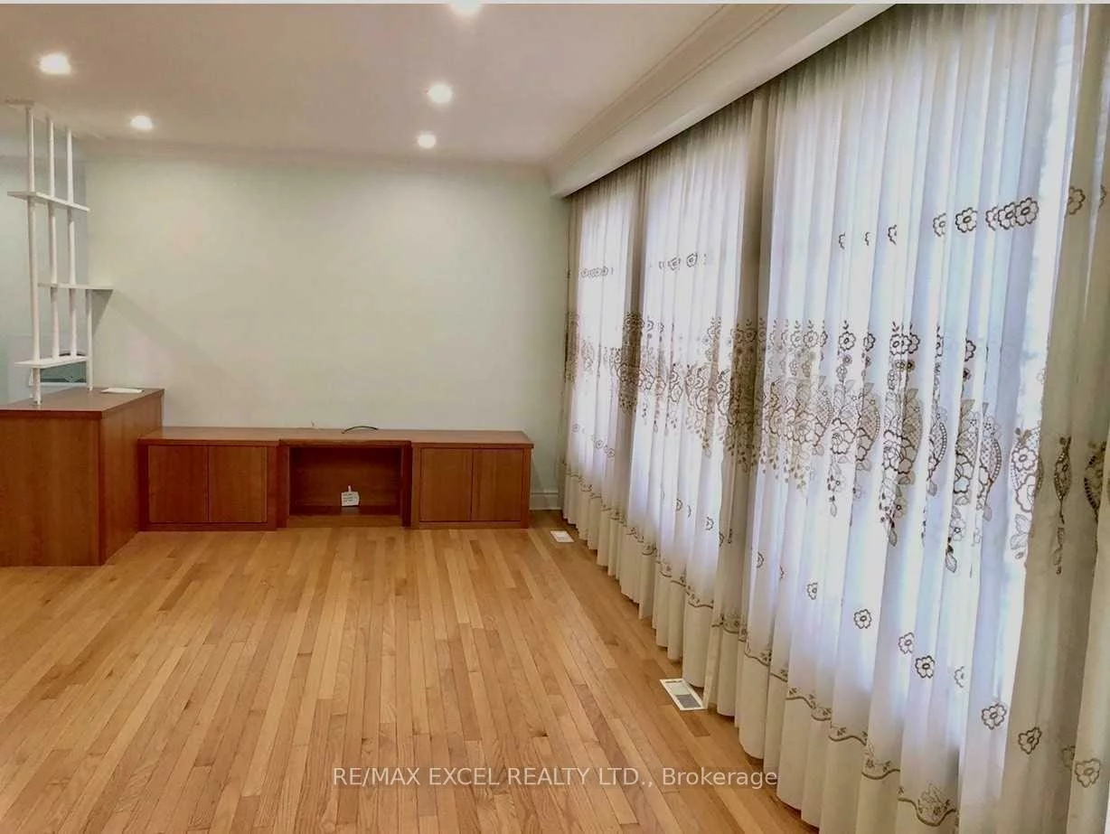 412, Balkan, Crosby, Richmond Hill