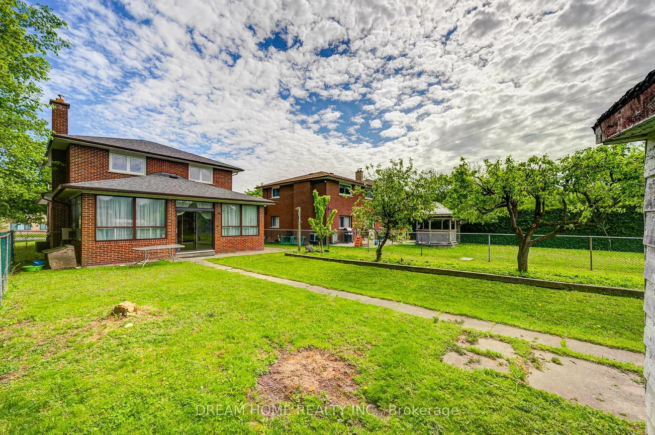 98, Weldrick, North Richvale, Richmond Hill