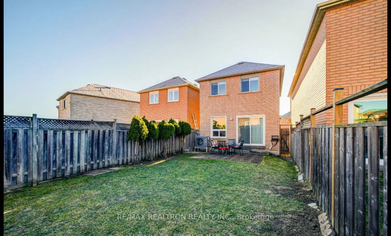 39, Waterton, Langstaff, Richmond Hill