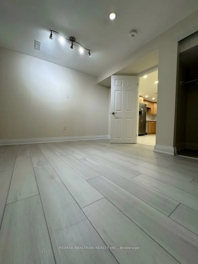 100, Larratt, Westbrook, Richmond Hill