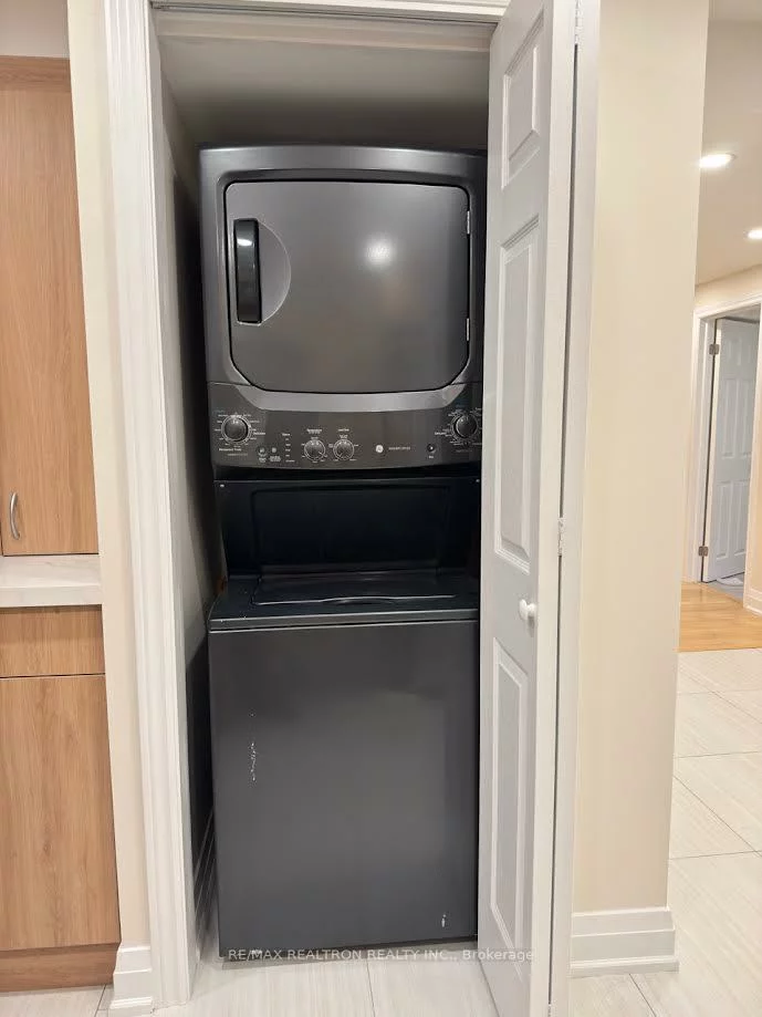 100, Larratt, Westbrook, Richmond Hill