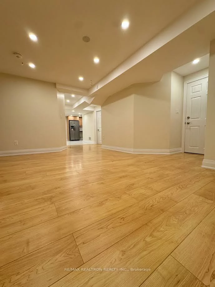 100, Larratt, Westbrook, Richmond Hill