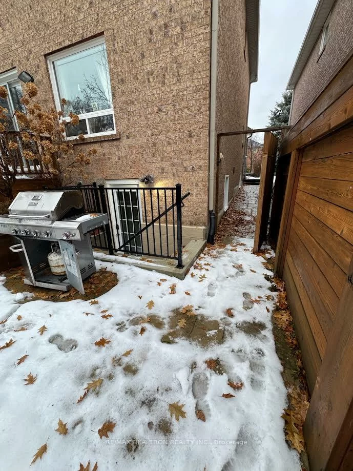 100, Larratt, Westbrook, Richmond Hill