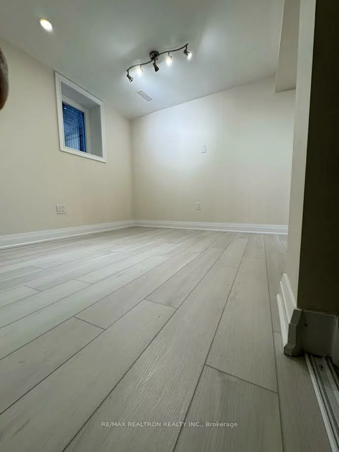 100, Larratt, Westbrook, Richmond Hill