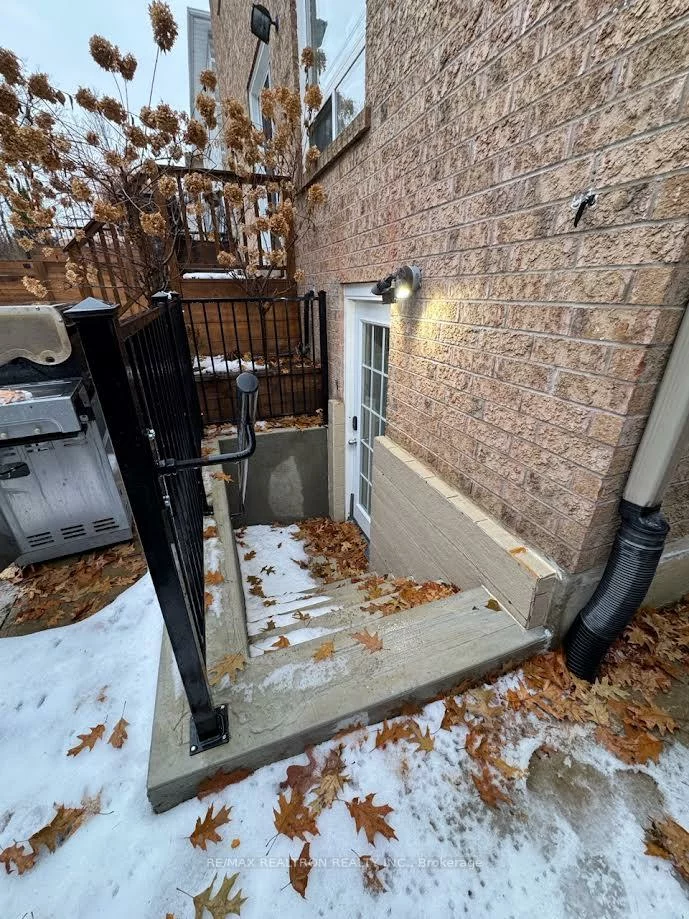 100, Larratt, Westbrook, Richmond Hill