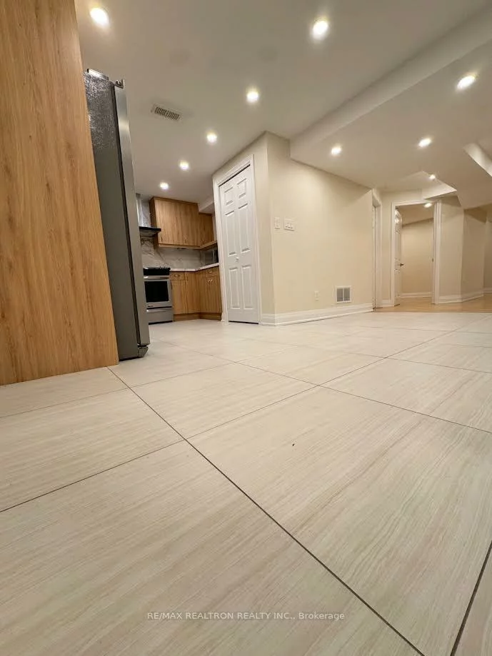 100, Larratt, Westbrook, Richmond Hill