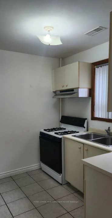 10088, Yonge, Mill Pond, Richmond Hill