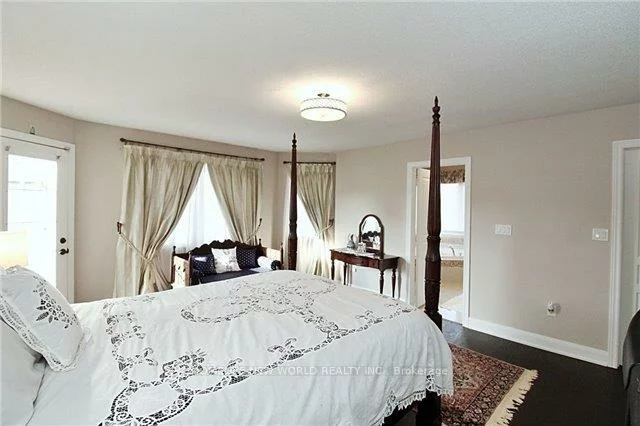 22, Newbridge, Oak Ridges, Richmond Hill
