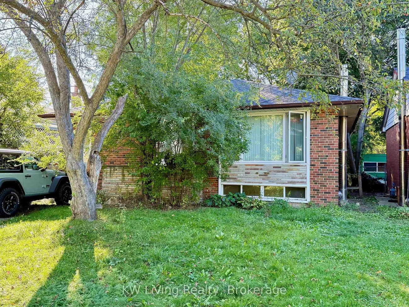 402, Fernleigh, Crosby, Richmond Hill