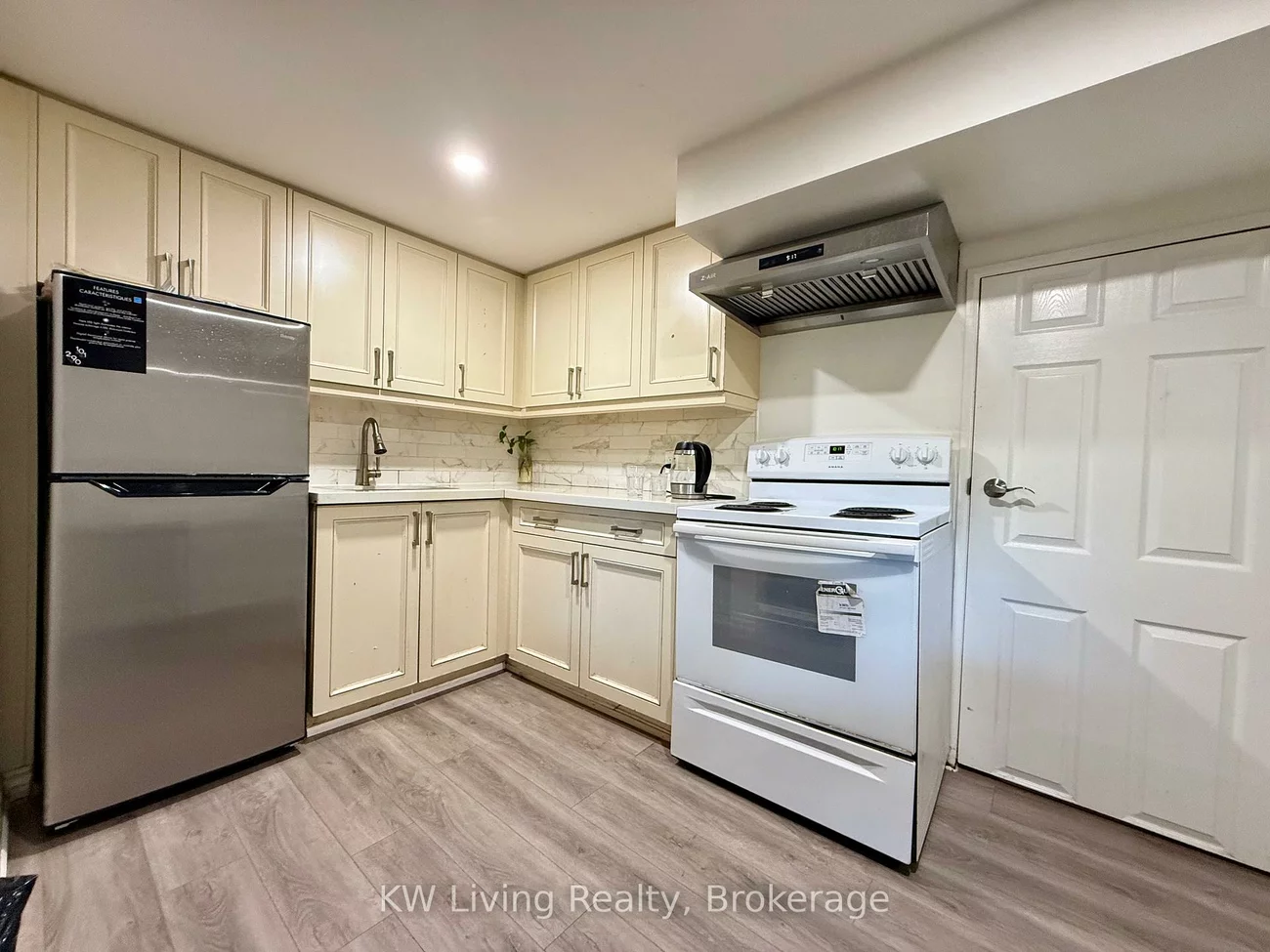 402, Fernleigh, Crosby, Richmond Hill