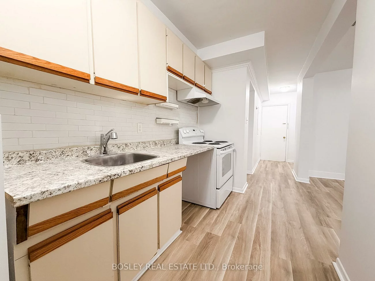 9928A, Bayview, Harding, Richmond Hill