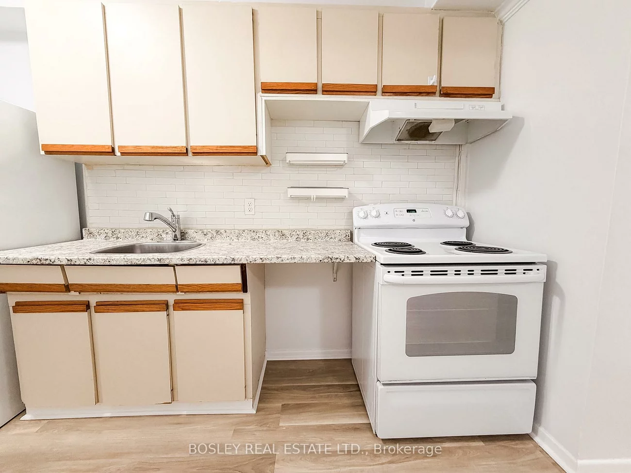 9928A, Bayview, Harding, Richmond Hill