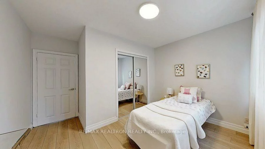 319, Taylor Mills, Crosby, Richmond Hill