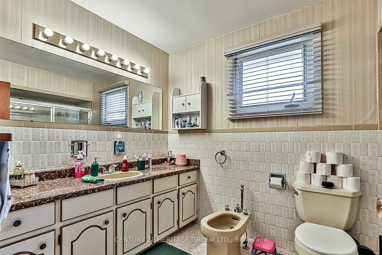 40, Weldrick, North Richvale, Richmond Hill