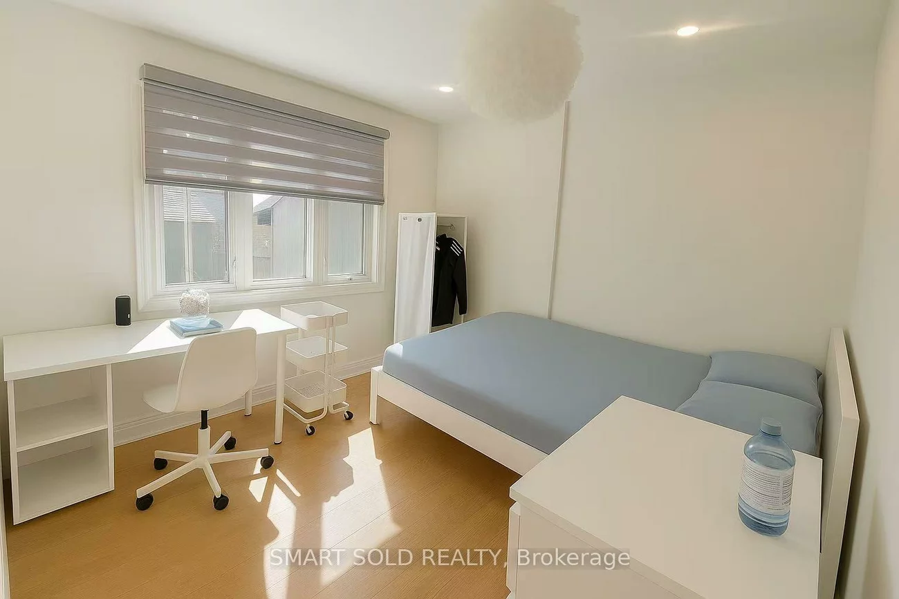 7, Sussex, Crosby, Richmond Hill