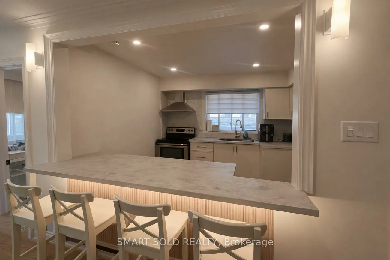 7, Sussex, Crosby, Richmond Hill