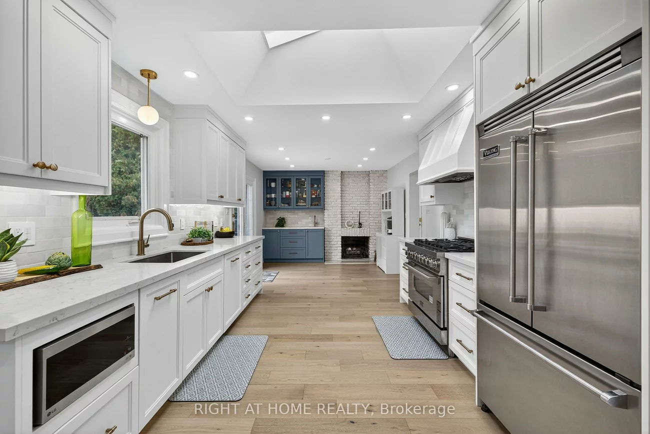 16, Mayvern, North Richvale, Richmond Hill