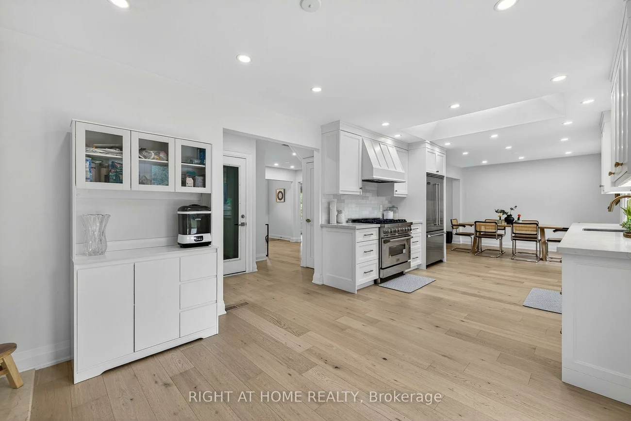 16, Mayvern, North Richvale, Richmond Hill