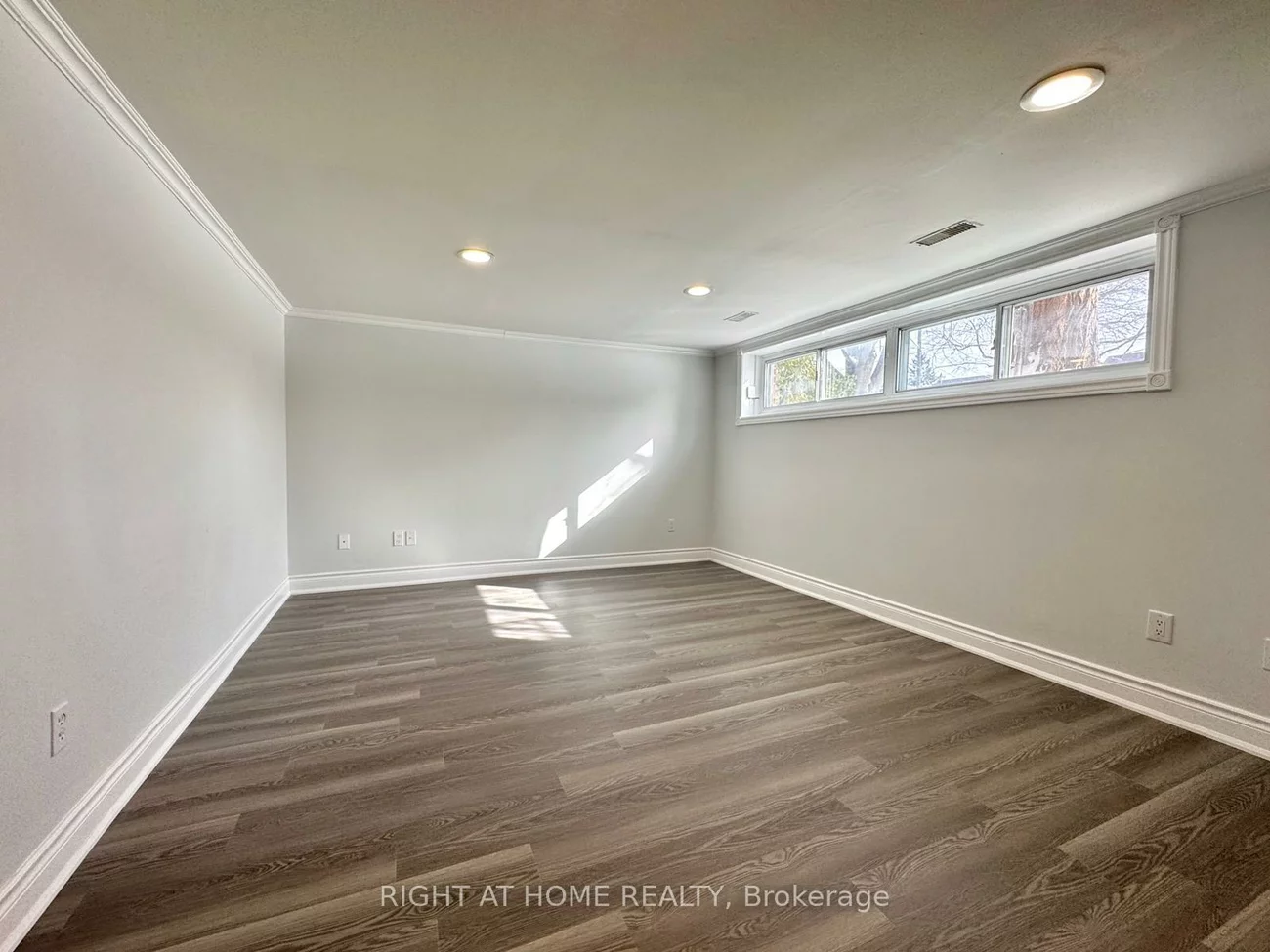 413, Fernleigh, Crosby, Richmond Hill