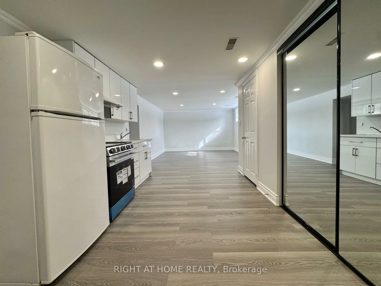 413, Fernleigh, Crosby, Richmond Hill