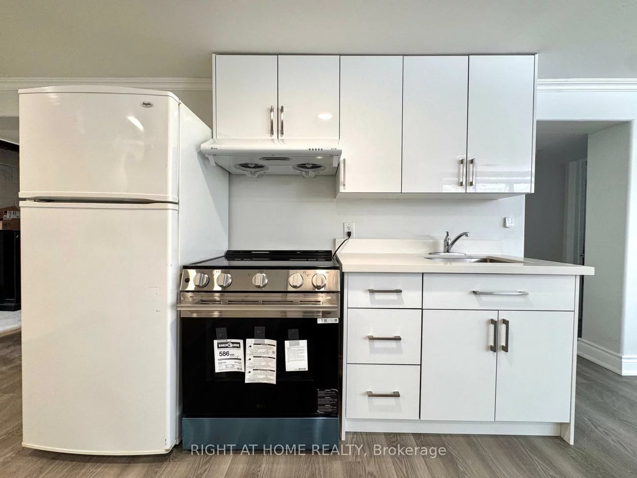 413, Fernleigh, Crosby, Richmond Hill