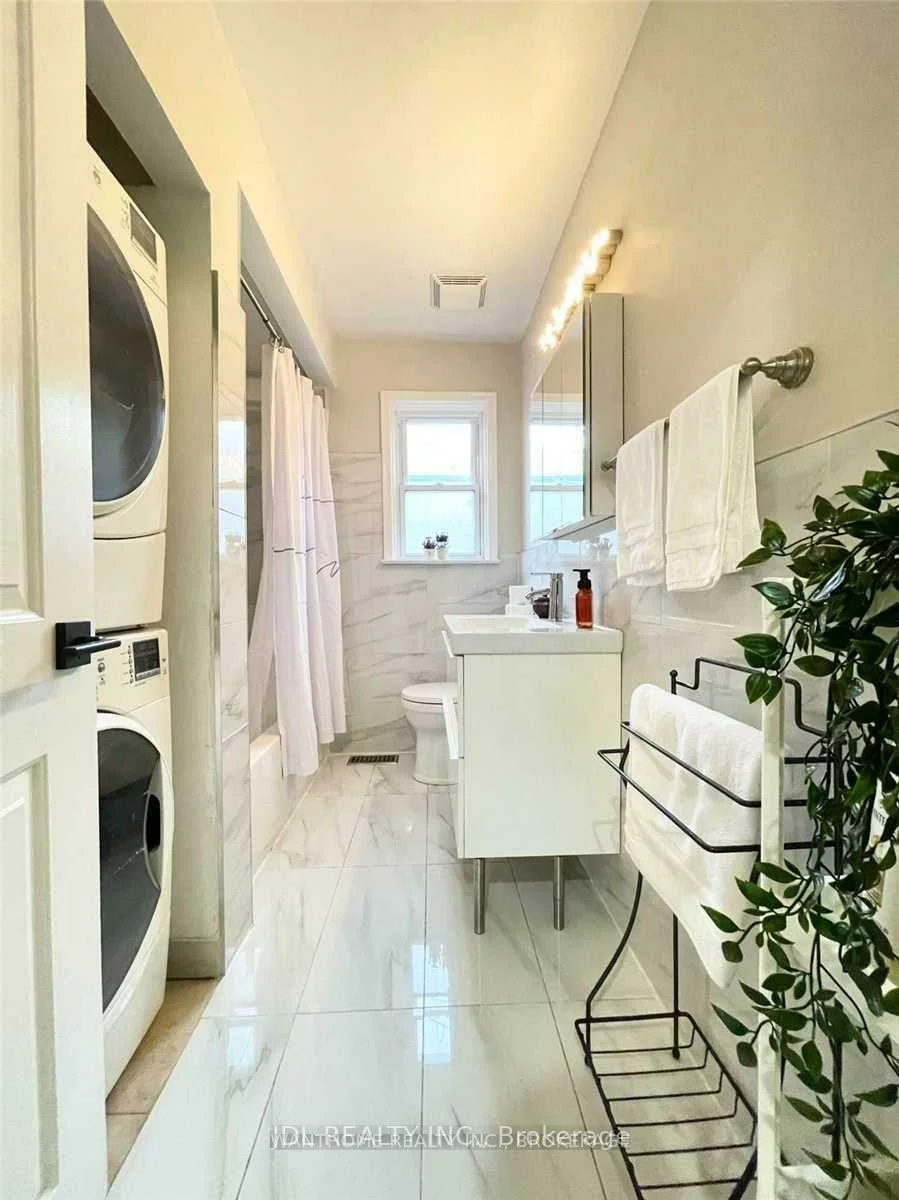 379, Alper, Crosby, Richmond Hill