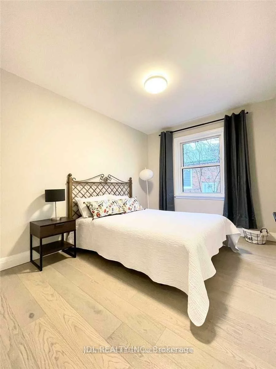 379, Alper, Crosby, Richmond Hill