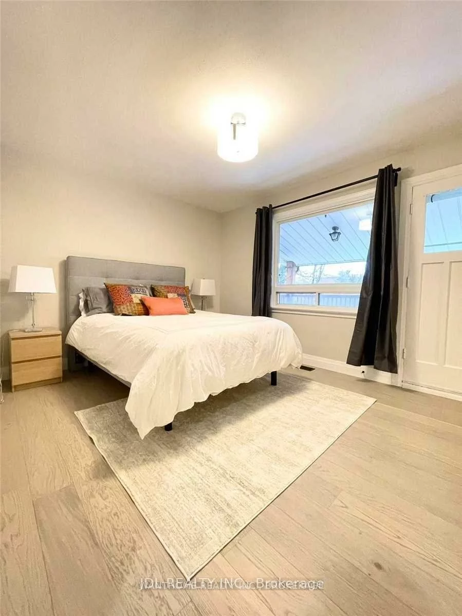 379, Alper, Crosby, Richmond Hill