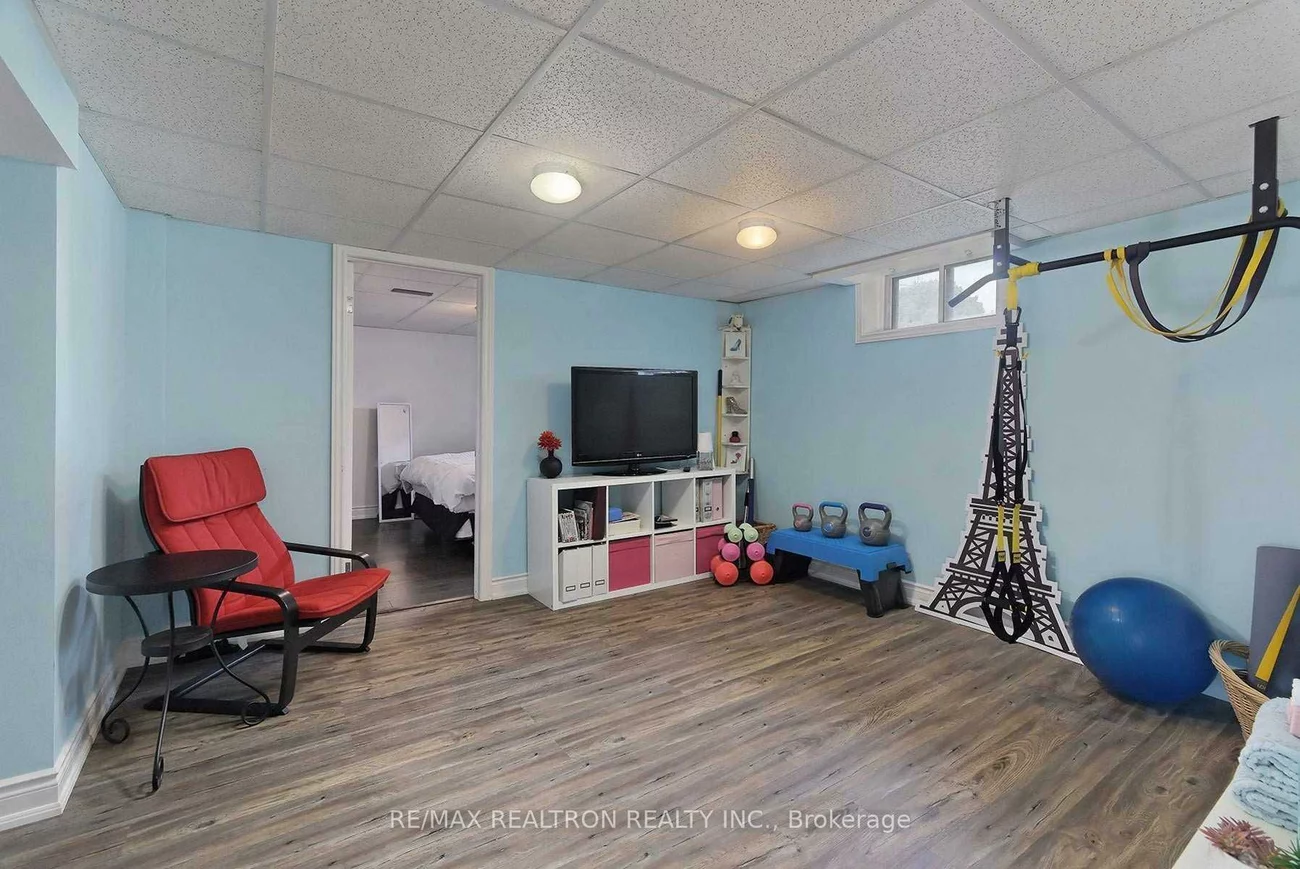 330, Gells, Crosby, Richmond Hill