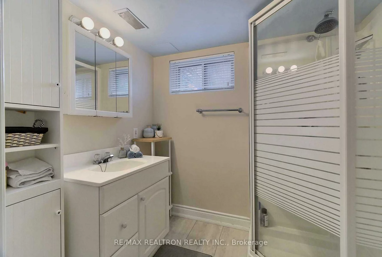 330, Gells, Crosby, Richmond Hill