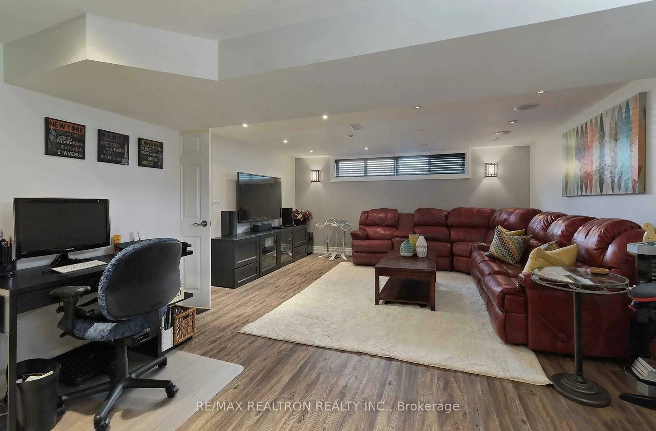 330, Gells, Crosby, Richmond Hill